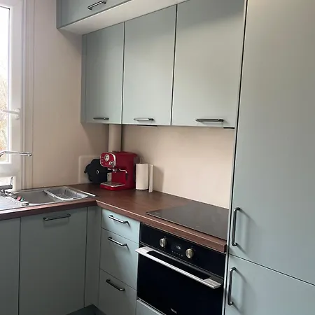 - Gare Du Nord & Canal Saint Martin Apartment