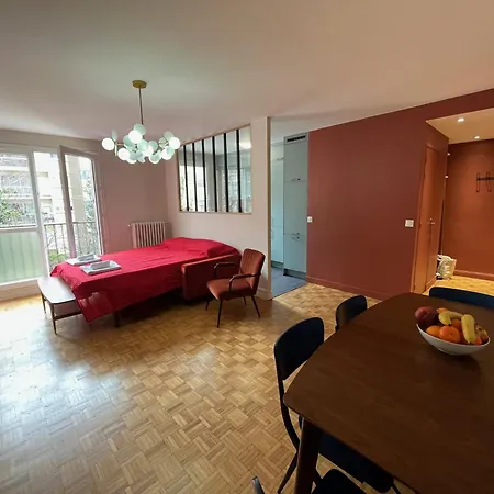 - Gare Du Nord & Canal Saint Martin Apartment *