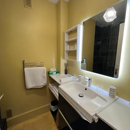Apartment - Gare Du Nord & Canal Saint Martin